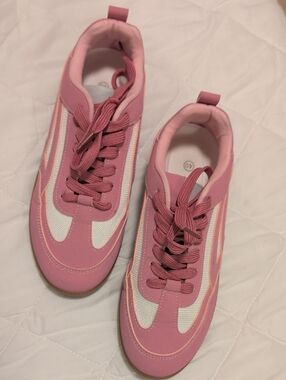 Women’s Pink Casual Lace-Up Sneakers